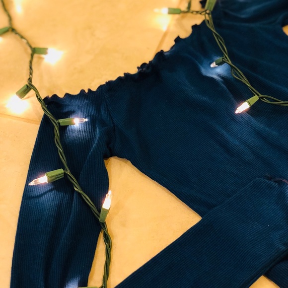 Ribbed Off the Shoulder Lettuce-Edge Top - Picture 4 of 4